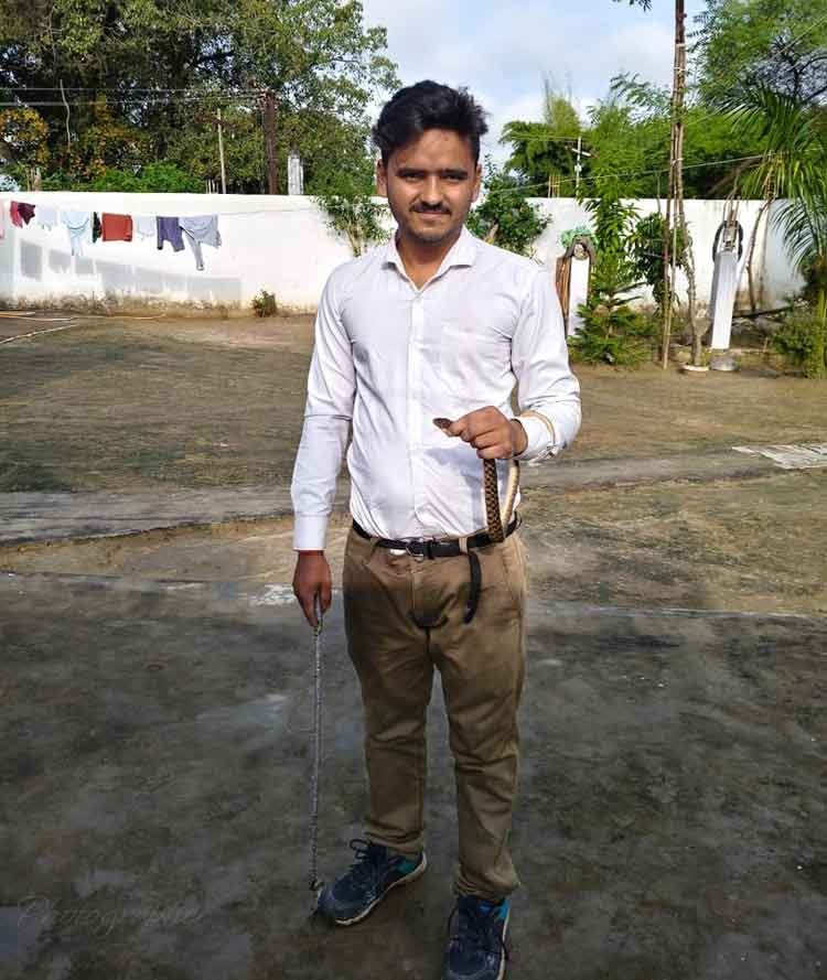 Snake Catcher Gonda
